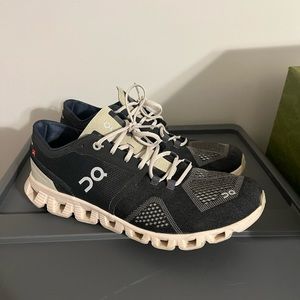 Women’s On Running Clouds Shoes Sz 11